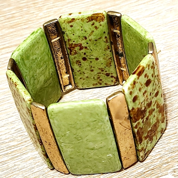 Bold Green Beaded Stretch Bracelet Fashion Jewelry - Picture 1 of 2